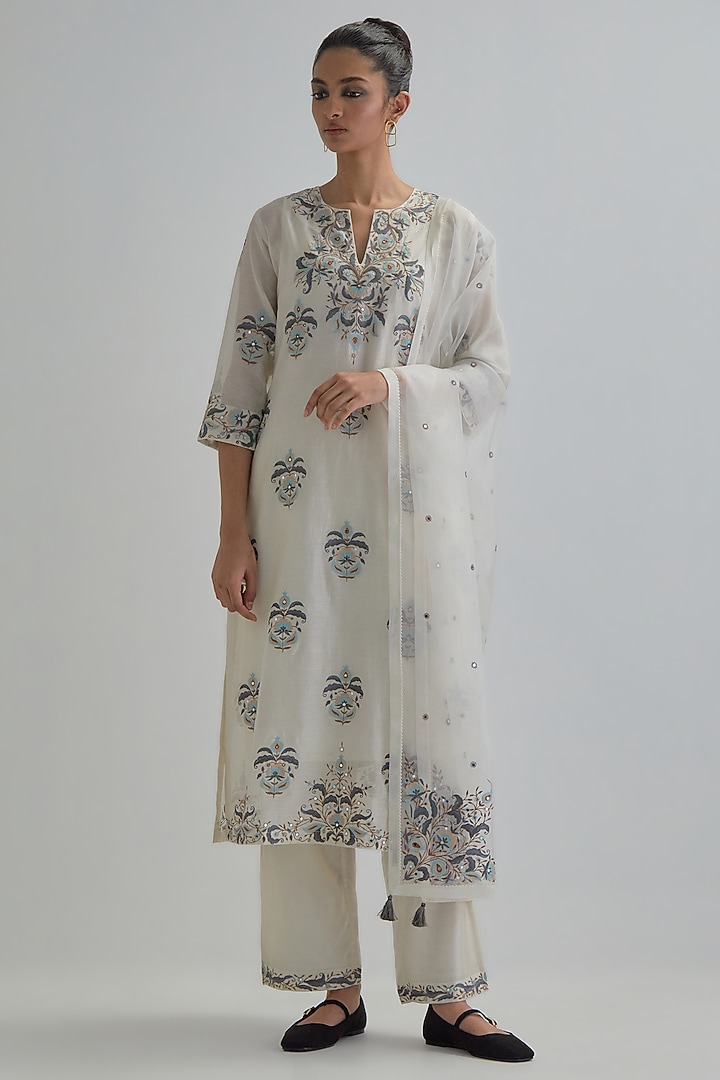 Off-White Silk Chanderi Applique Embroidered Straight Kurta Set by Kora at Pernia's Pop Up Shop