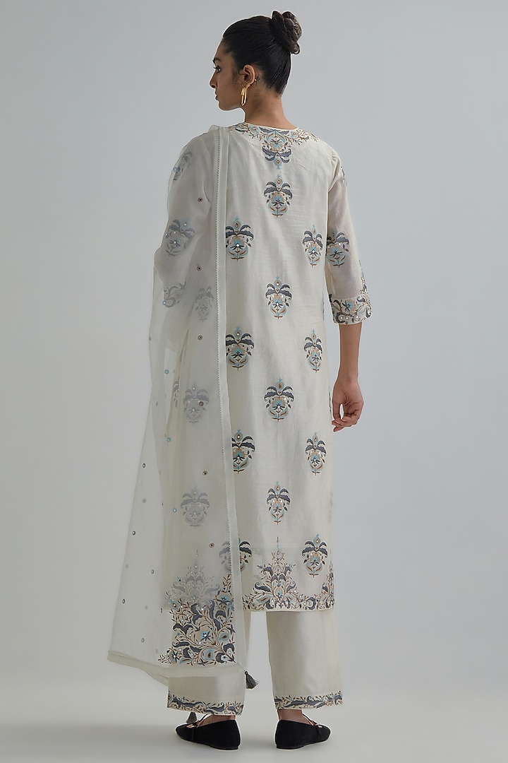 Off-White Silk Chanderi Applique Embroidered Straight Kurta Set by Kora at Pernia's Pop Up Shop
