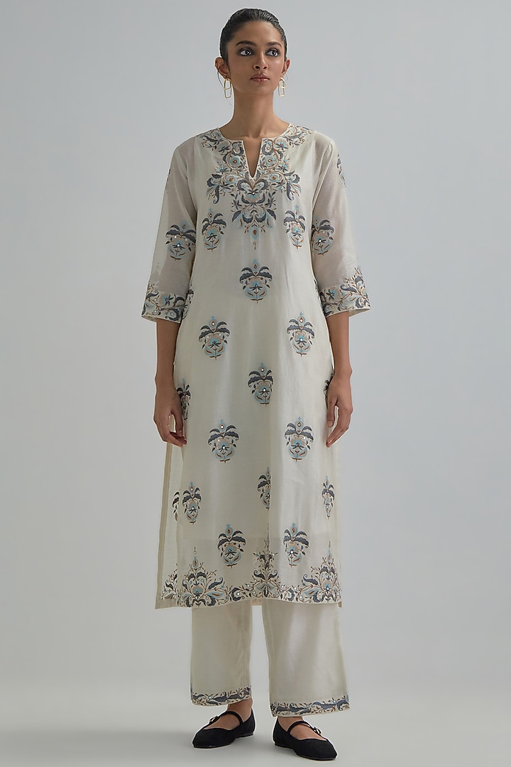 Off-White Silk Chanderi Applique Embroidered Straight Kurta Set by Kora at Pernia's Pop Up Shop