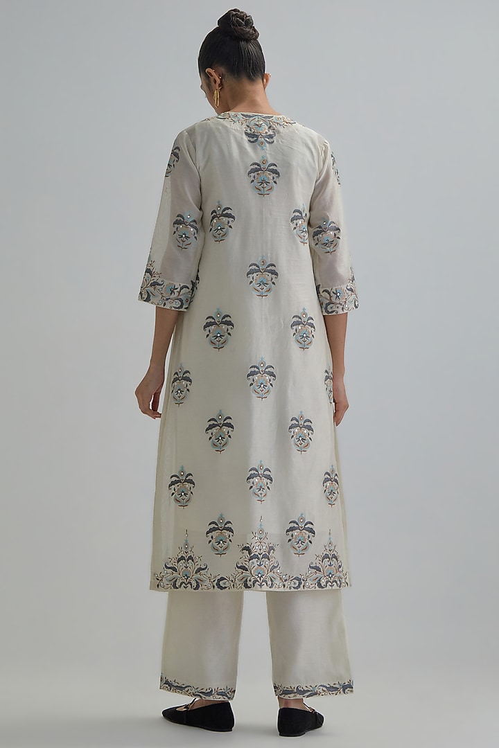 Off-White Silk Chanderi Applique Embroidered Straight Kurta Set by Kora at Pernia's Pop Up Shop