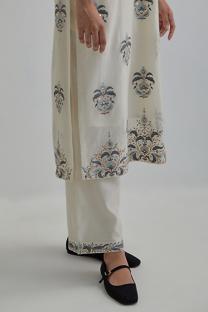 Off-White Silk Chanderi Applique Embroidered Straight Kurta Set by Kora at Pernia's Pop Up Shop