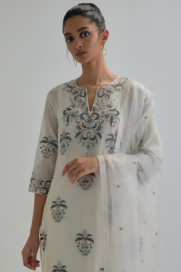 Off-White Silk Chanderi Applique Embroidered Straight Kurta Set by Kora at Pernia's Pop Up Shop