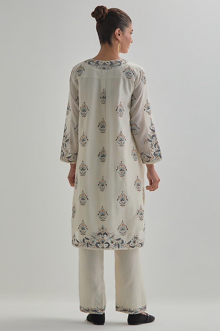 Off-White Silk Chanderi Embroidered Short Kurta Set by Kora at Pernia's Pop Up Shop
