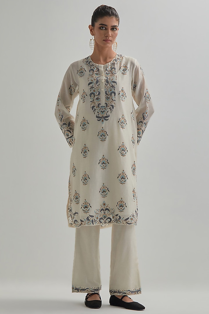 Off-White Silk Chanderi Embroidered Short Kurta Set by Kora at Pernia's Pop Up Shop