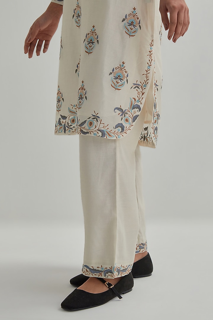 Off-White Silk Chanderi Embroidered Short Kurta Set by Kora at Pernia's Pop Up Shop