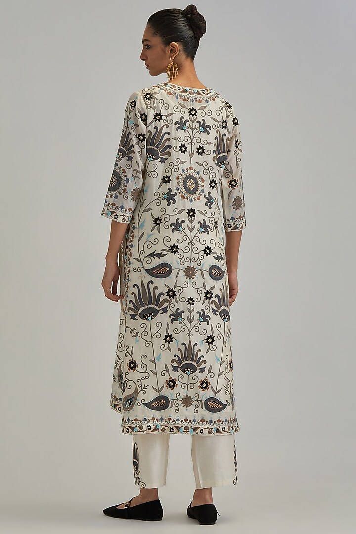 Off-White Silk Chanderi Applique Embroidered Straight Kurta Set by Kora at Pernia's Pop Up Shop