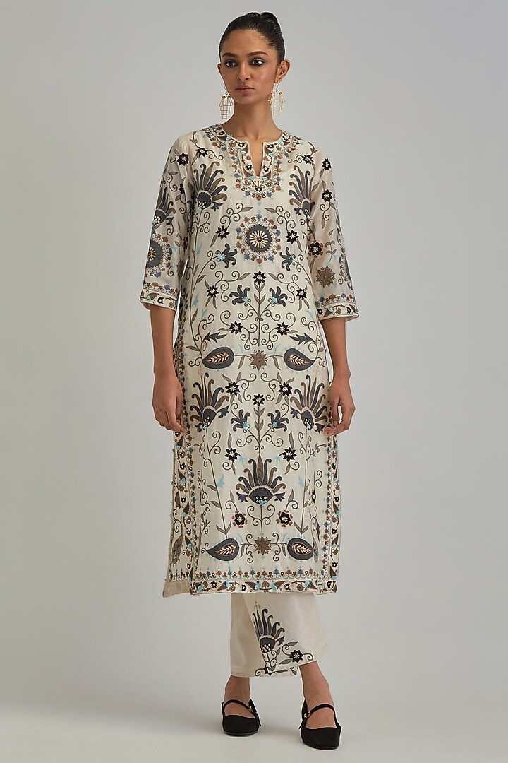 Off-White Silk Chanderi Applique Embroidered Straight Kurta Set by Kora at Pernia's Pop Up Shop