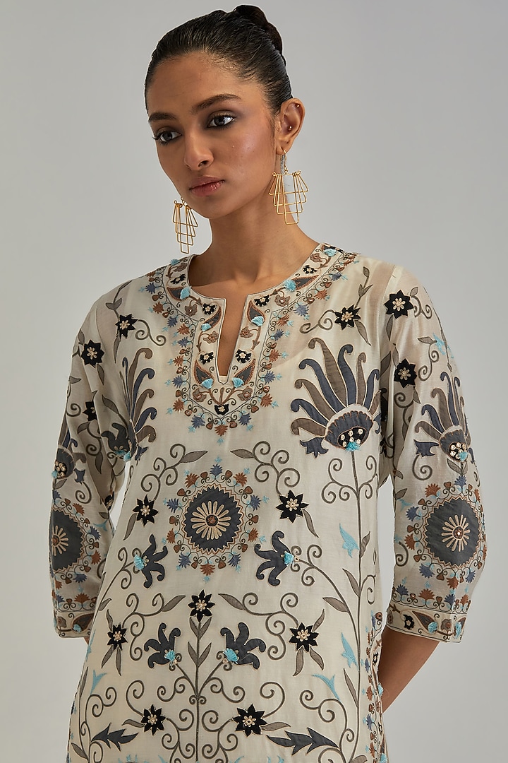 Off-White Silk Chanderi Applique Embroidered Straight Kurta Set by Kora at Pernia's Pop Up Shop