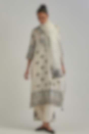 Off-White Silk Chanderi Applique Embroidered Straight Kurta Set by Kora at Pernia's Pop Up Shop
