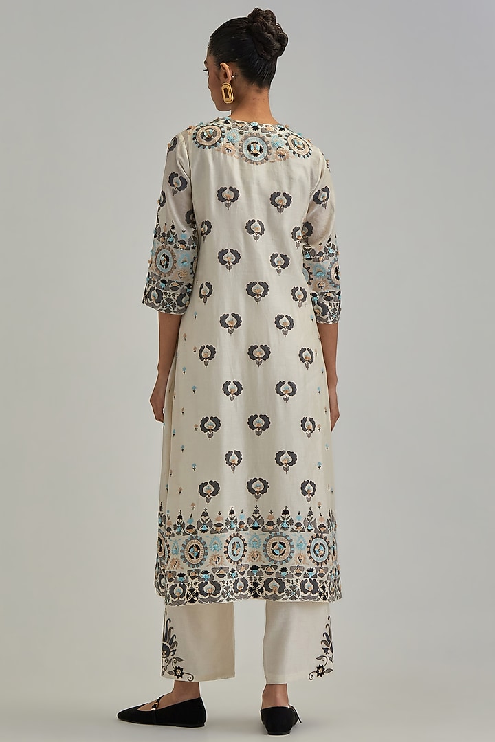 Off-White Silk Chanderi Applique Embroidered Straight Kurta Set by Kora at Pernia's Pop Up Shop