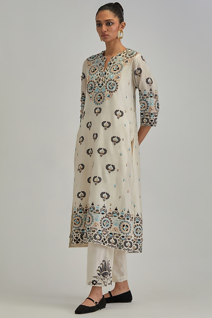 Off-White Silk Chanderi Applique Embroidered Straight Kurta Set by Kora at Pernia's Pop Up Shop