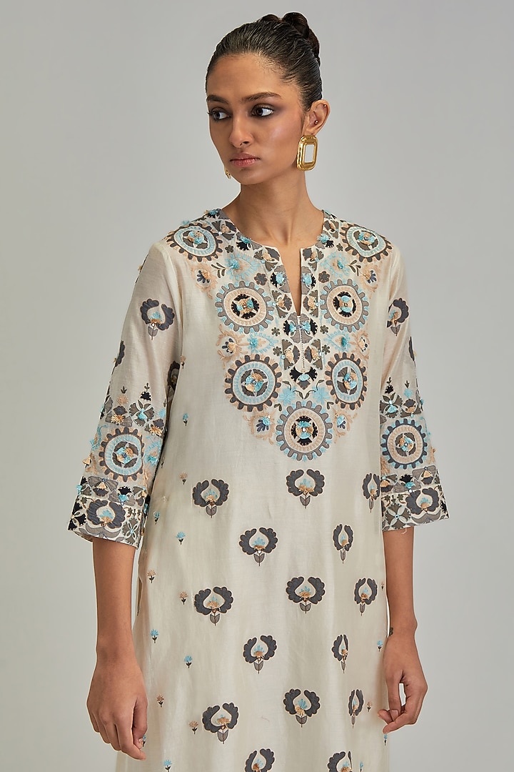 Off-White Silk Chanderi Applique Embroidered Straight Kurta Set by Kora at Pernia's Pop Up Shop