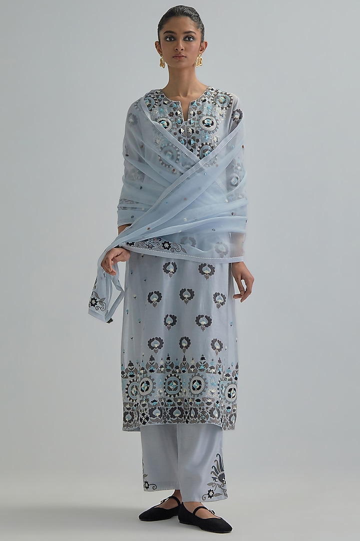 Blue Silk Chanderi Floral Applique Embroidered Straight Kurta Set by Kora at Pernia's Pop Up Shop