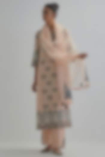 Pink Silk Chanderi Floral Applique Embroidered Straight Kurta Set by Kora at Pernia's Pop Up Shop