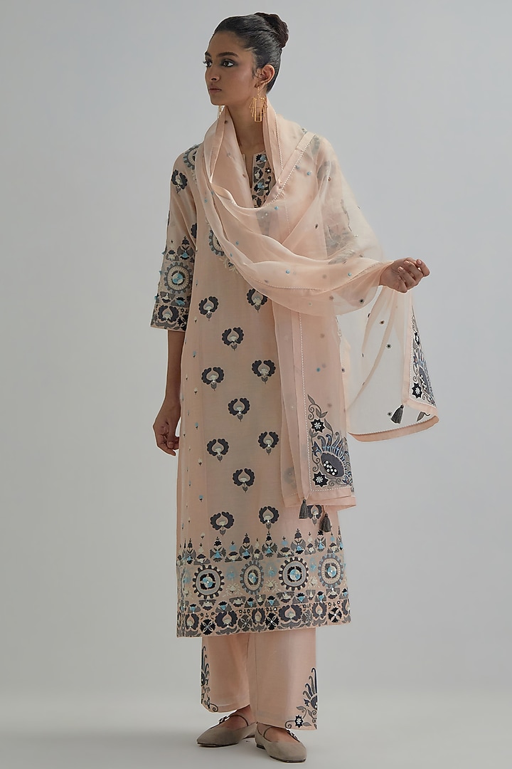 Pink Silk Chanderi Floral Applique Embroidered Straight Kurta Set by Kora at Pernia's Pop Up Shop