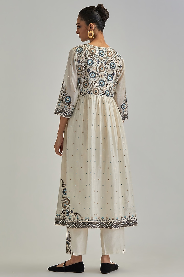 Off-White Silk Chanderi Applique Embroidered Gathered Kurta Set by Kora at Pernia's Pop Up Shop