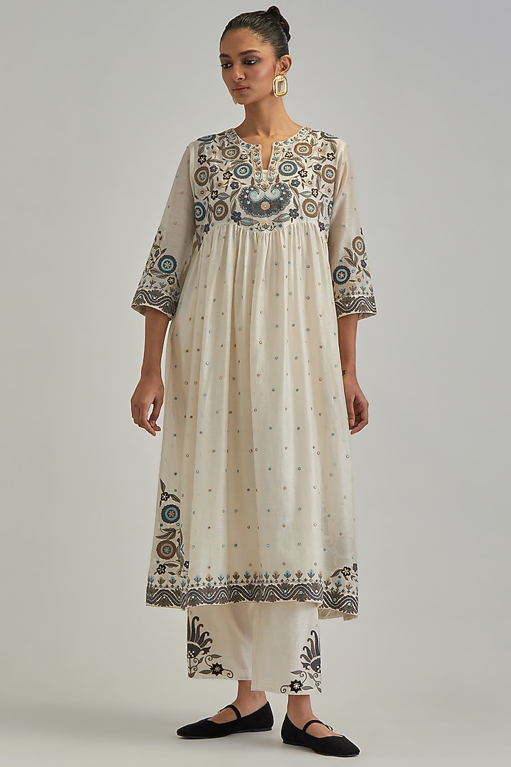 Off-White Silk Chanderi Applique Embroidered Gathered Kurta Set by Kora at Pernia's Pop Up Shop