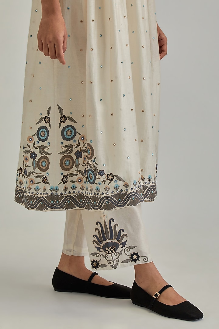 Off-White Silk Chanderi Applique Embroidered Gathered Kurta Set by Kora at Pernia's Pop Up Shop