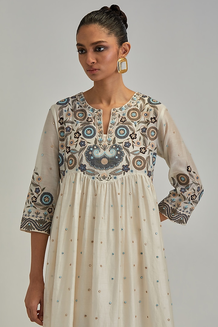 Off-White Silk Chanderi Applique Embroidered Gathered Kurta Set by Kora at Pernia's Pop Up Shop