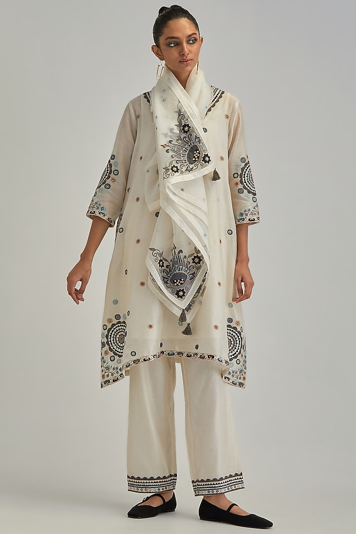 Off-White Silk Chanderi Applique Embroidered Gathered Kurta Set by Kora at Pernia's Pop Up Shop