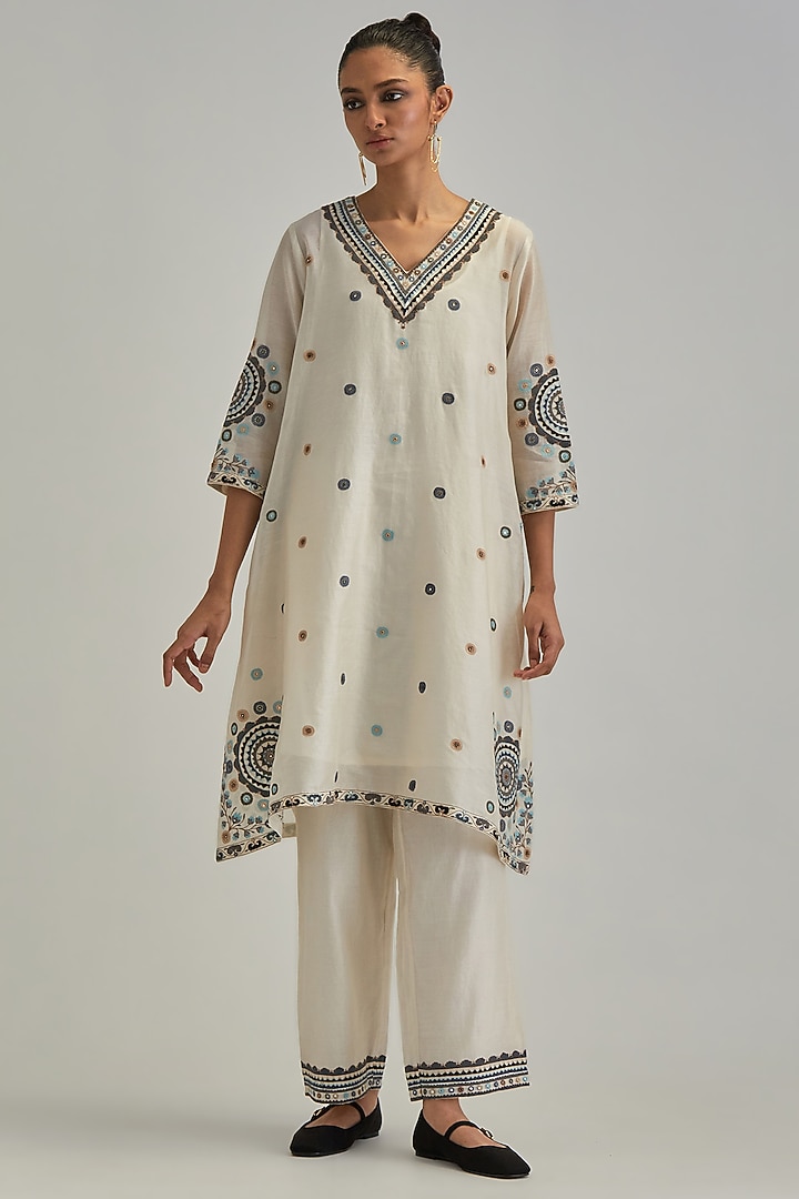 Off-White Silk Chanderi Applique Embroidered Gathered Kurta Set by Kora at Pernia's Pop Up Shop