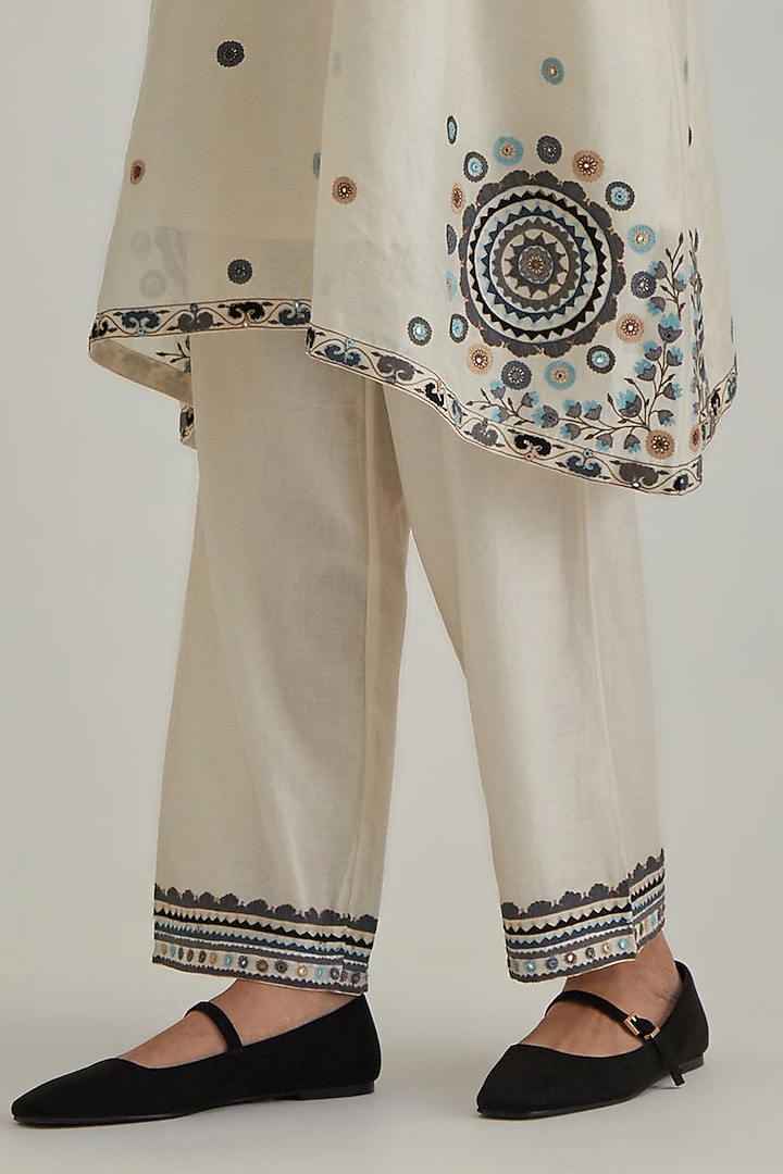 Off-White Silk Chanderi Applique Embroidered Gathered Kurta Set by Kora at Pernia's Pop Up Shop