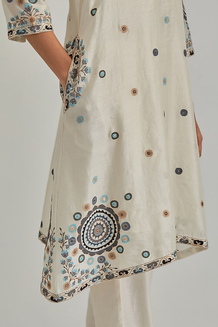 Off-White Silk Chanderi Applique Embroidered Gathered Kurta Set by Kora at Pernia's Pop Up Shop