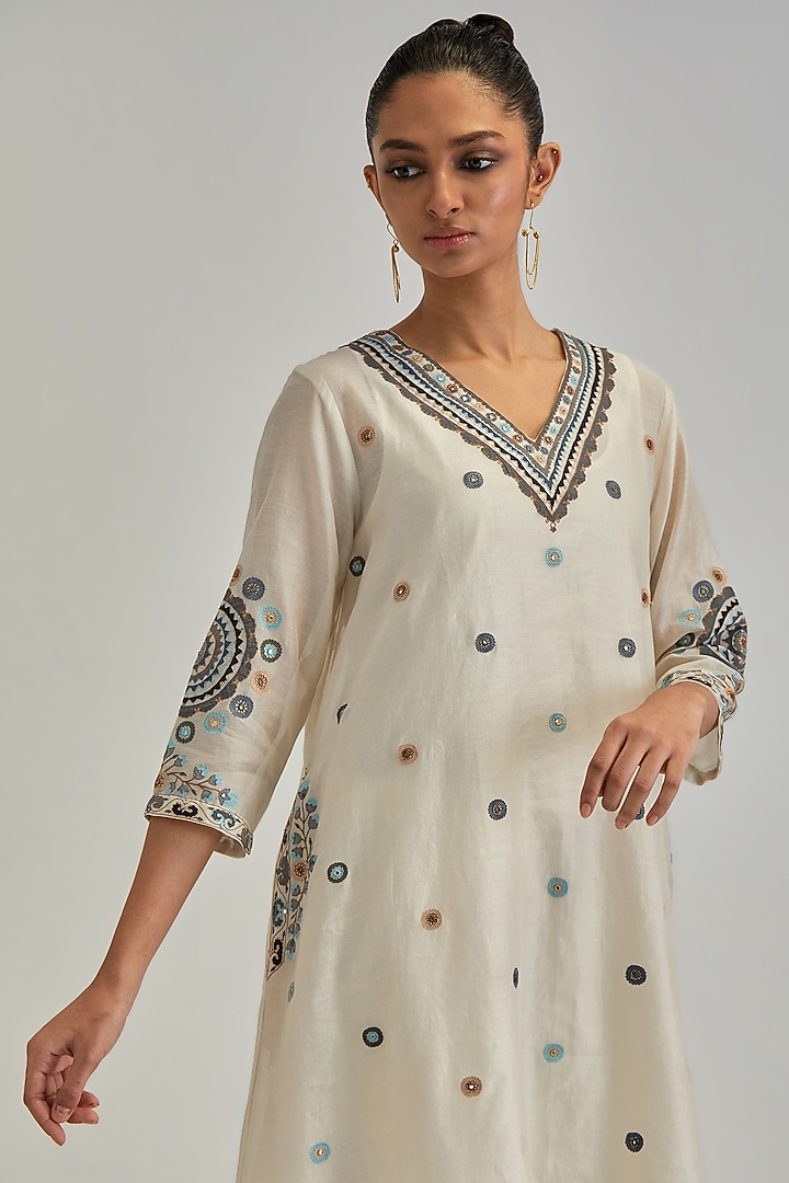 Off-White Silk Chanderi Applique Embroidered Gathered Kurta Set by Kora at Pernia's Pop Up Shop