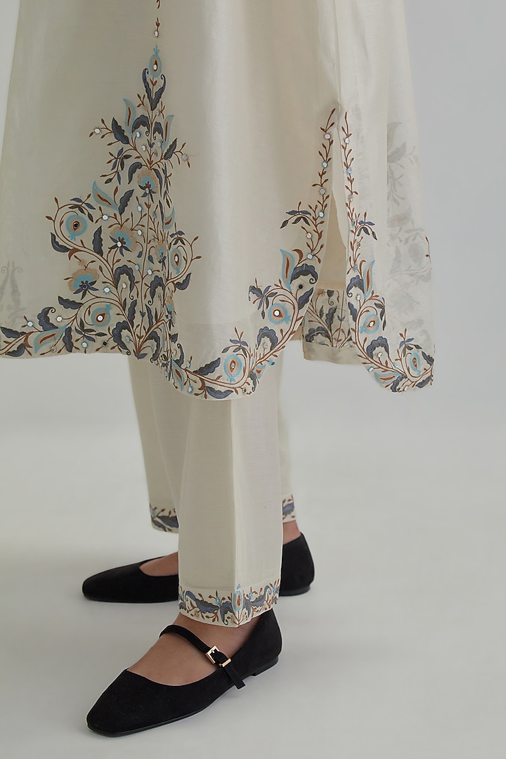 Off-White Silk Chanderi Sequins Embroidered Kaftan Set by Kora at Pernia's Pop Up Shop