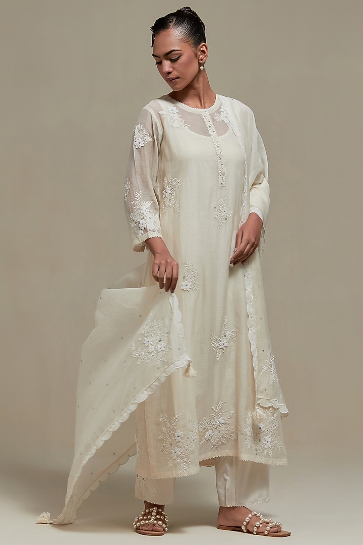 Off-White Cotton Chanderi Applique Embroidered Kurta Set by Kora at Pernia's Pop Up Shop