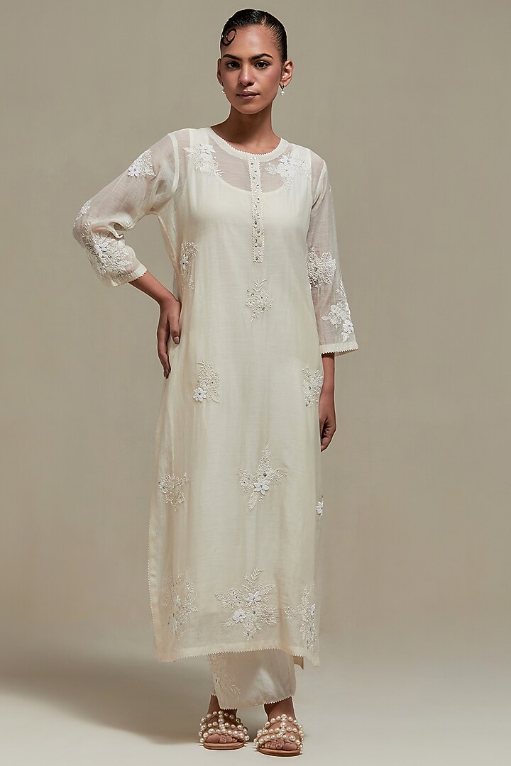 Off-White Cotton Chanderi Applique Embroidered Kurta Set by Kora at Pernia's Pop Up Shop