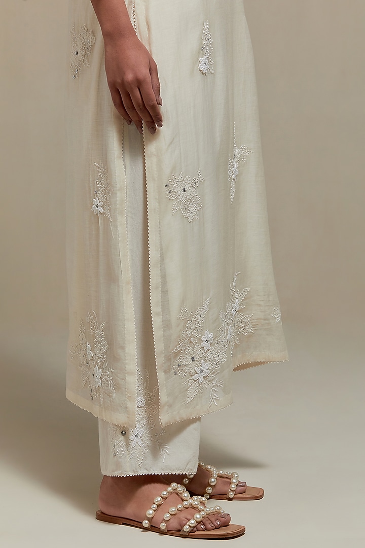 Off-White Cotton Chanderi Applique Embroidered Kurta Set by Kora at Pernia's Pop Up Shop