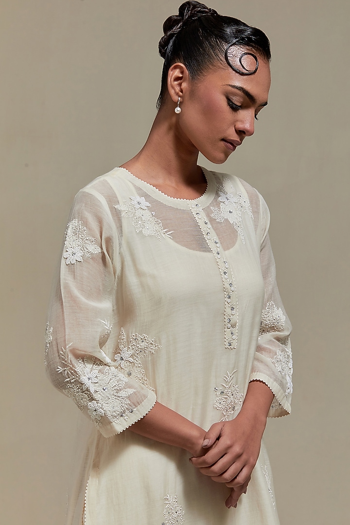 Off-White Cotton Chanderi Applique Embroidered Kurta Set by Kora at Pernia's Pop Up Shop