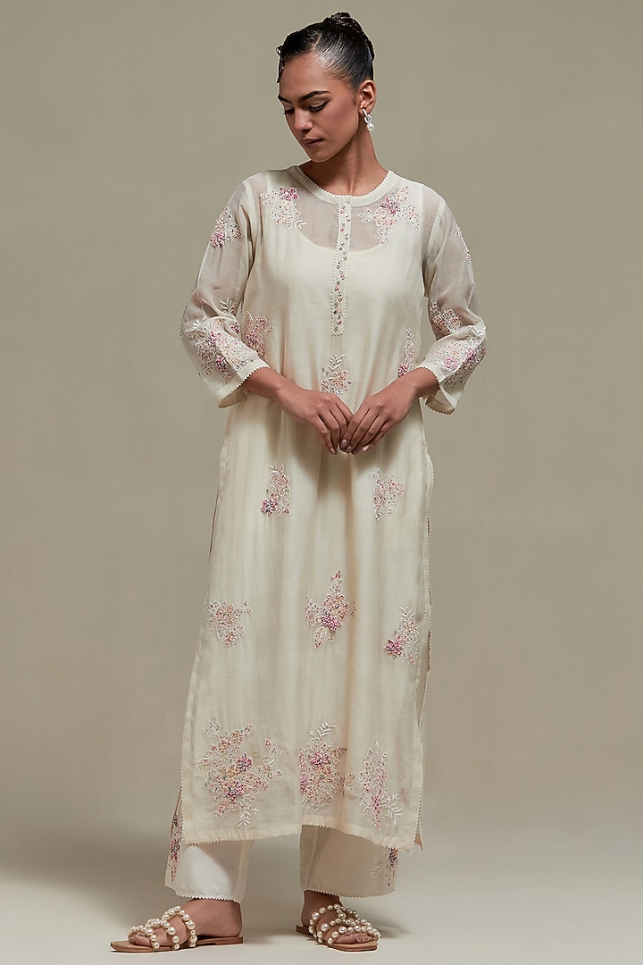 Off-White Cotton Chanderi Applique Embroidered Kurta Set by Kora at Pernia's Pop Up Shop