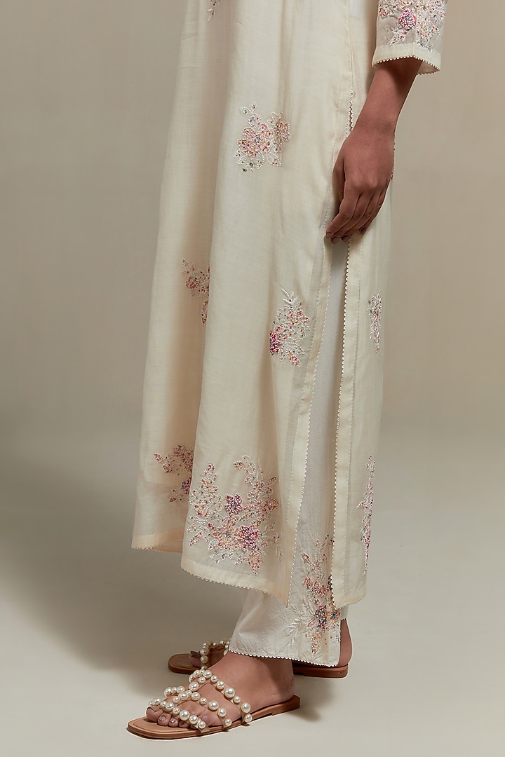 Off-White Cotton Chanderi Applique Embroidered Kurta Set by Kora at Pernia's Pop Up Shop