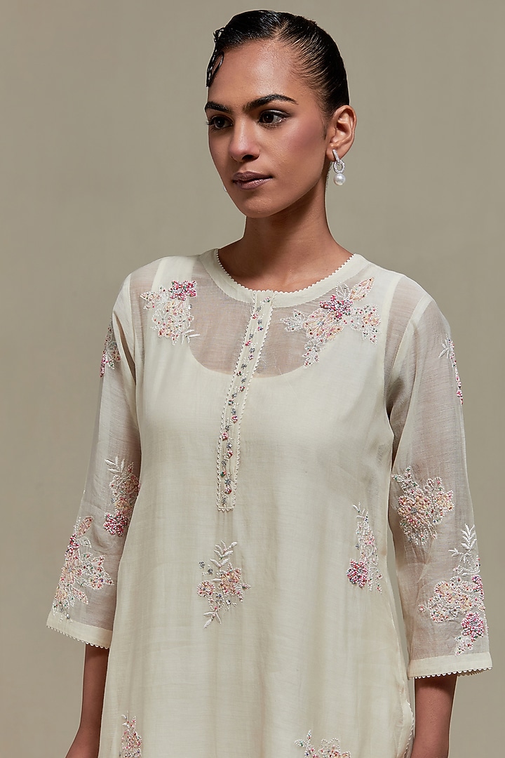 Off-White Cotton Chanderi Applique Embroidered Kurta Set by Kora at Pernia's Pop Up Shop