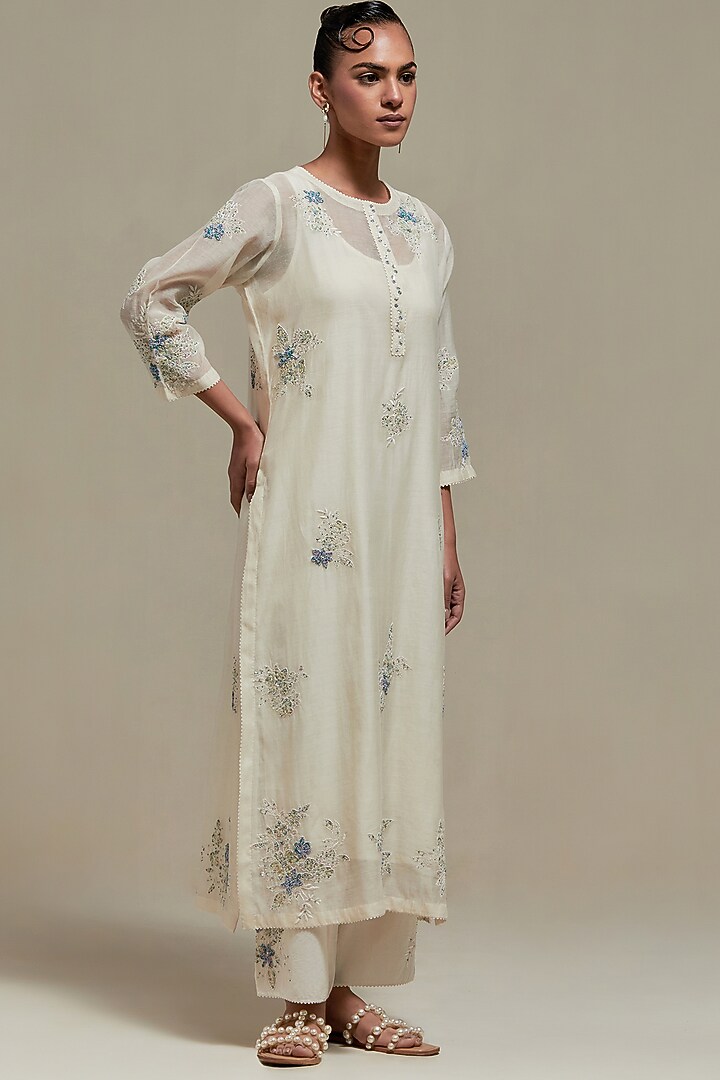 Off-White Cotton Chanderi Applique Embroidered Kurta Set by Kora at Pernia's Pop Up Shop