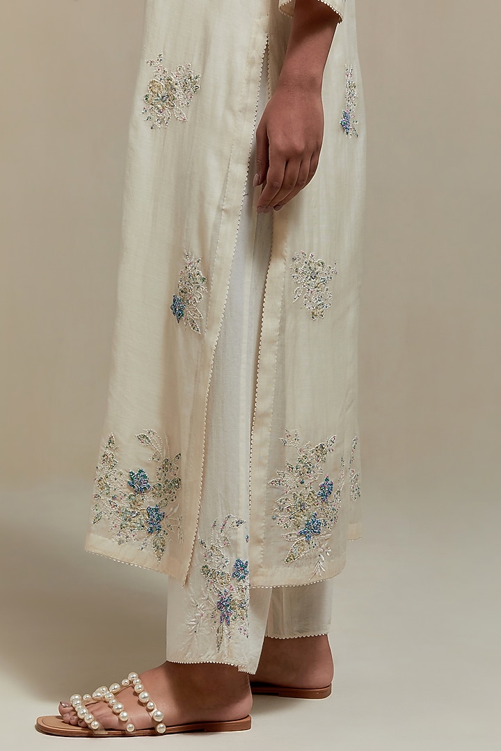 Off-White Cotton Chanderi Applique Embroidered Kurta Set by Kora at Pernia's Pop Up Shop