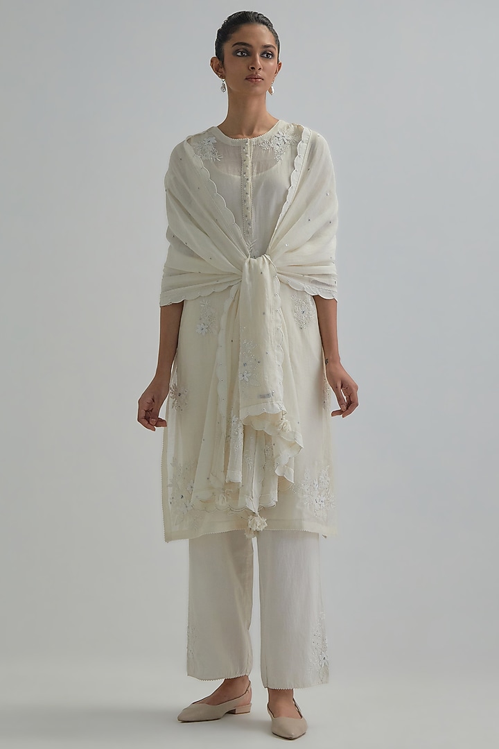 Off-White Cotton Chanderi Applique Embroidered Kurta Set by Kora at Pernia's Pop Up Shop