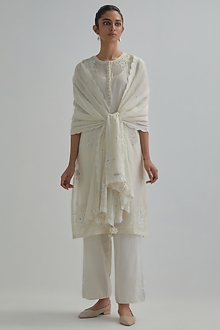 Off-White Cotton Chanderi Applique Embroidered Kurta Set by Kora