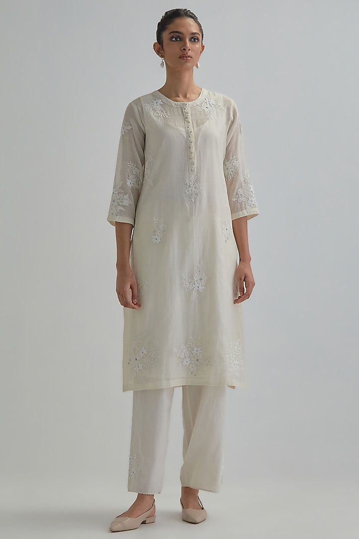 Off-White Cotton Chanderi Applique Embroidered Kurta Set by Kora at Pernia's Pop Up Shop