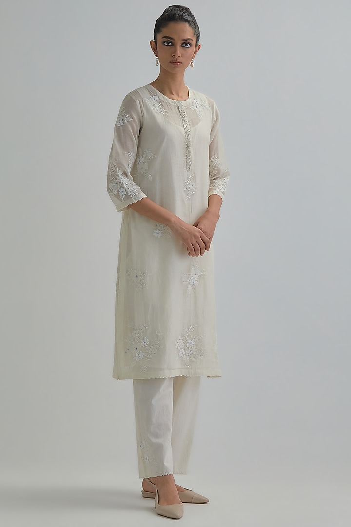 Off-White Cotton Chanderi Applique Embroidered Kurta Set by Kora at Pernia's Pop Up Shop