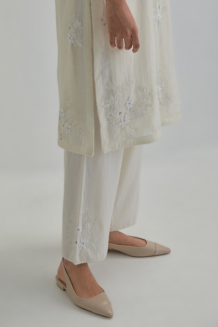 Off-White Cotton Chanderi Applique Embroidered Kurta Set by Kora at Pernia's Pop Up Shop