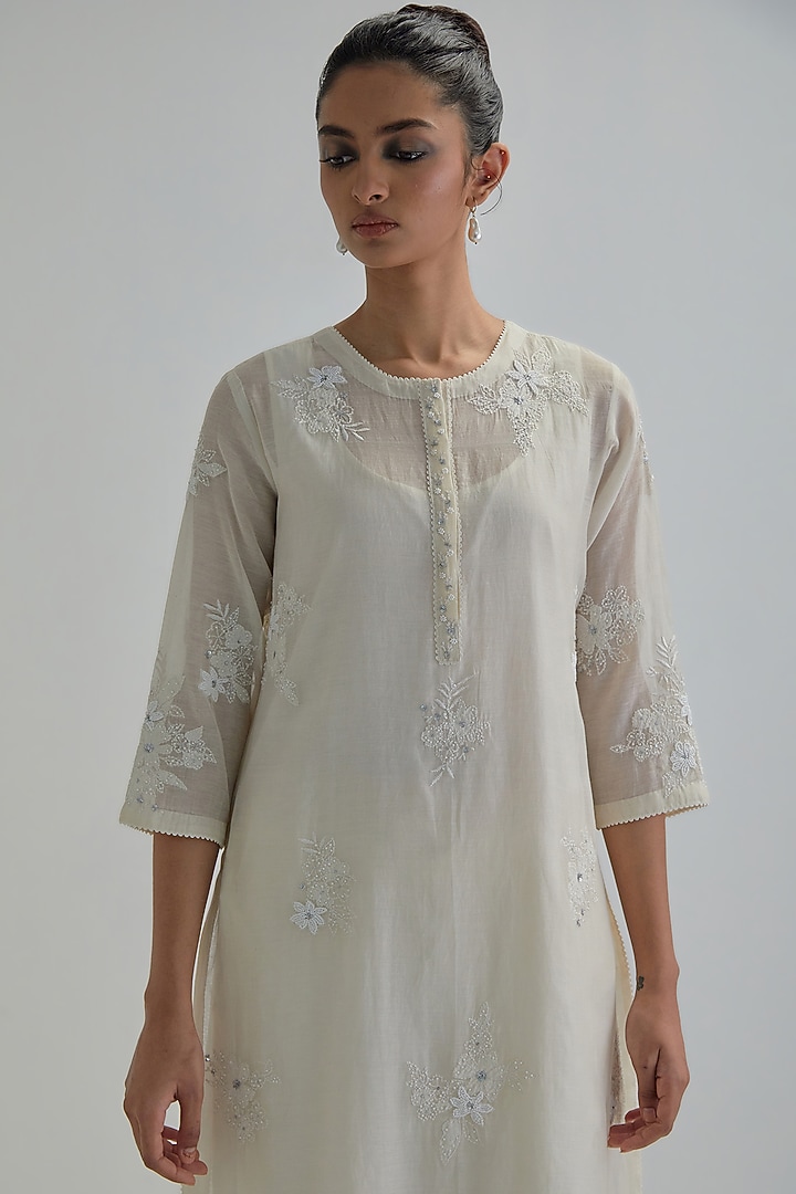 Off-White Cotton Chanderi Applique Embroidered Kurta Set by Kora at Pernia's Pop Up Shop
