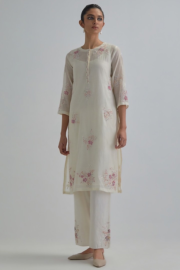 Off-White Cotton Chanderi Applique Embroidered Kurta Set by Kora at Pernia's Pop Up Shop
