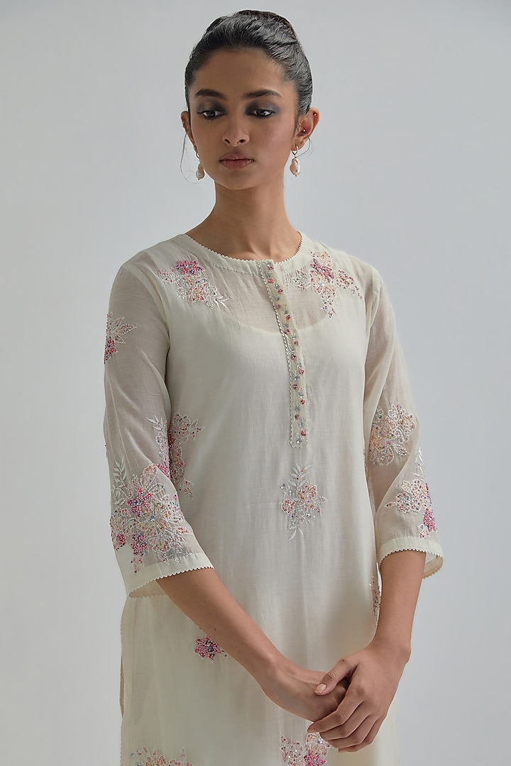 Off-White Cotton Chanderi Applique Embroidered Kurta Set by Kora at Pernia's Pop Up Shop