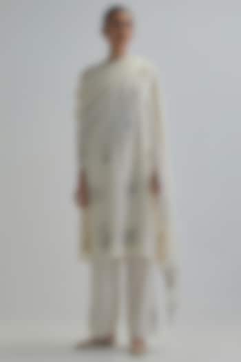 Off-White Cotton Chanderi Applique Embroidered Kurta Set by Kora at Pernia's Pop Up Shop