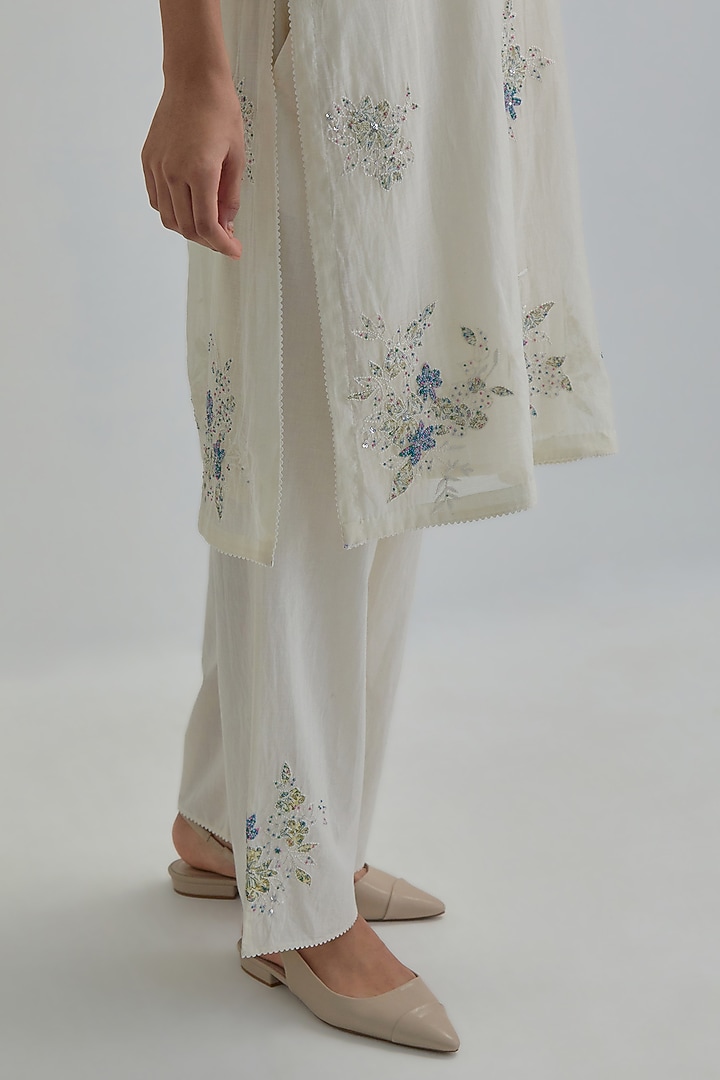 Off-White Cotton Chanderi Applique Embroidered Kurta Set by Kora at Pernia's Pop Up Shop