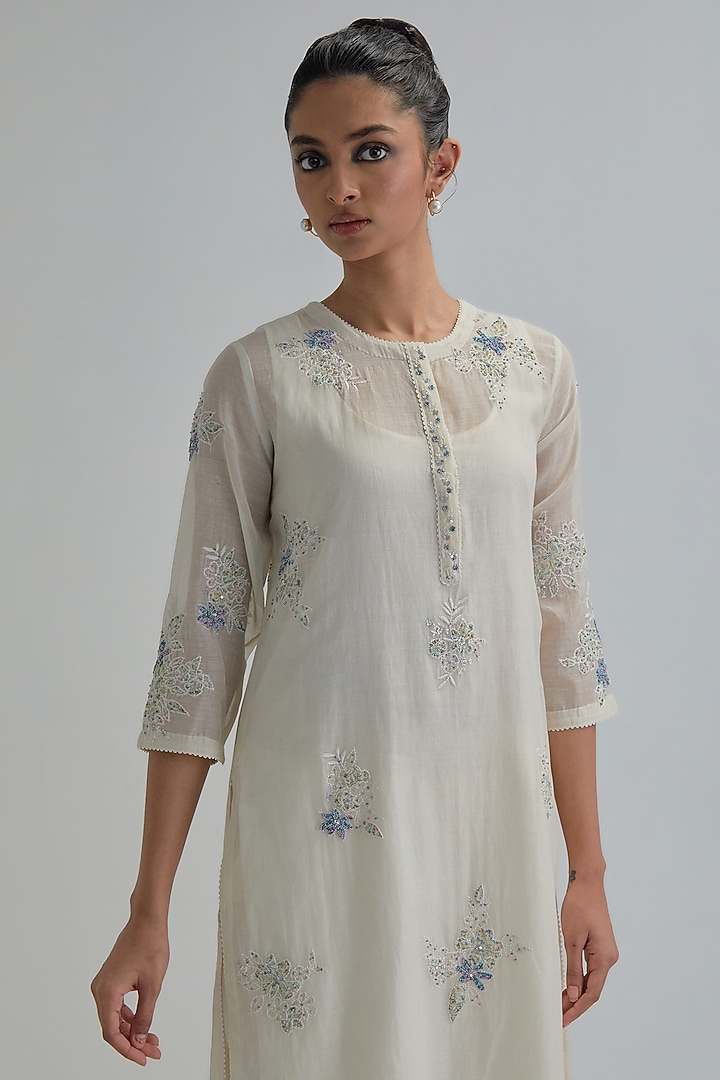 Off-White Cotton Chanderi Applique Embroidered Kurta Set by Kora at Pernia's Pop Up Shop
