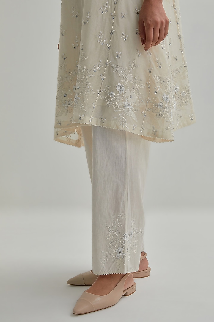 Off-White Cotton Chanderi Applique Embroidered Kurta Set by Kora at Pernia's Pop Up Shop